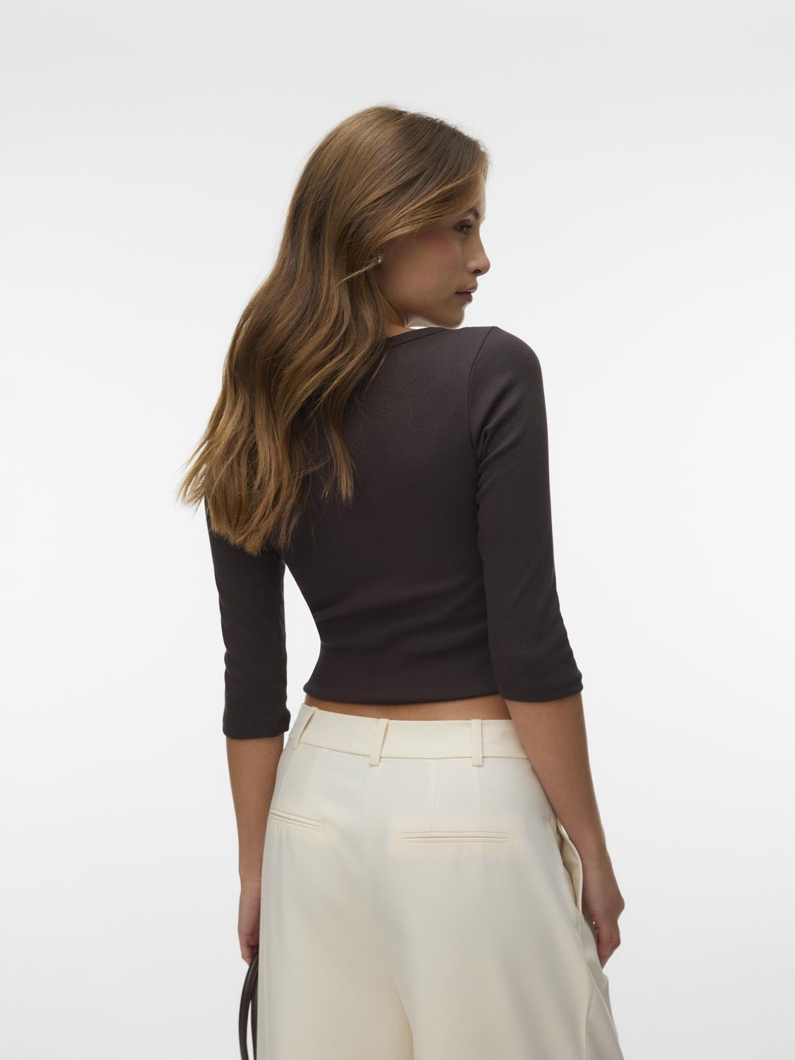 model_shot-back