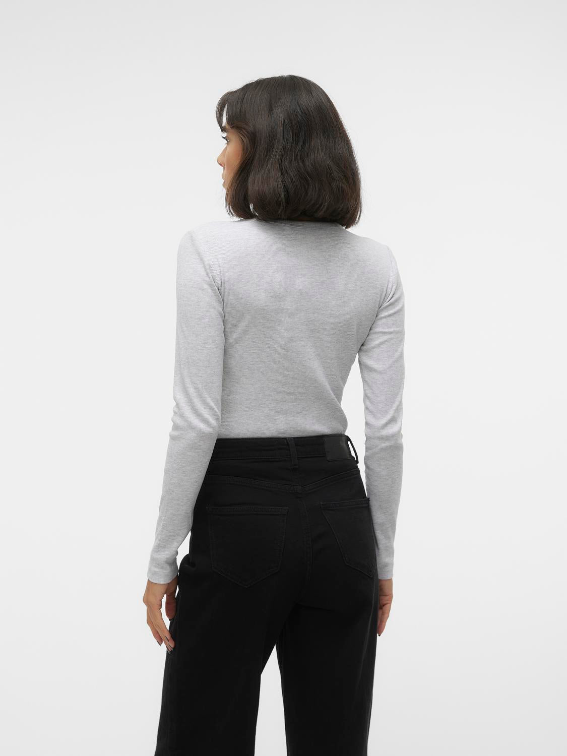model_shot-back