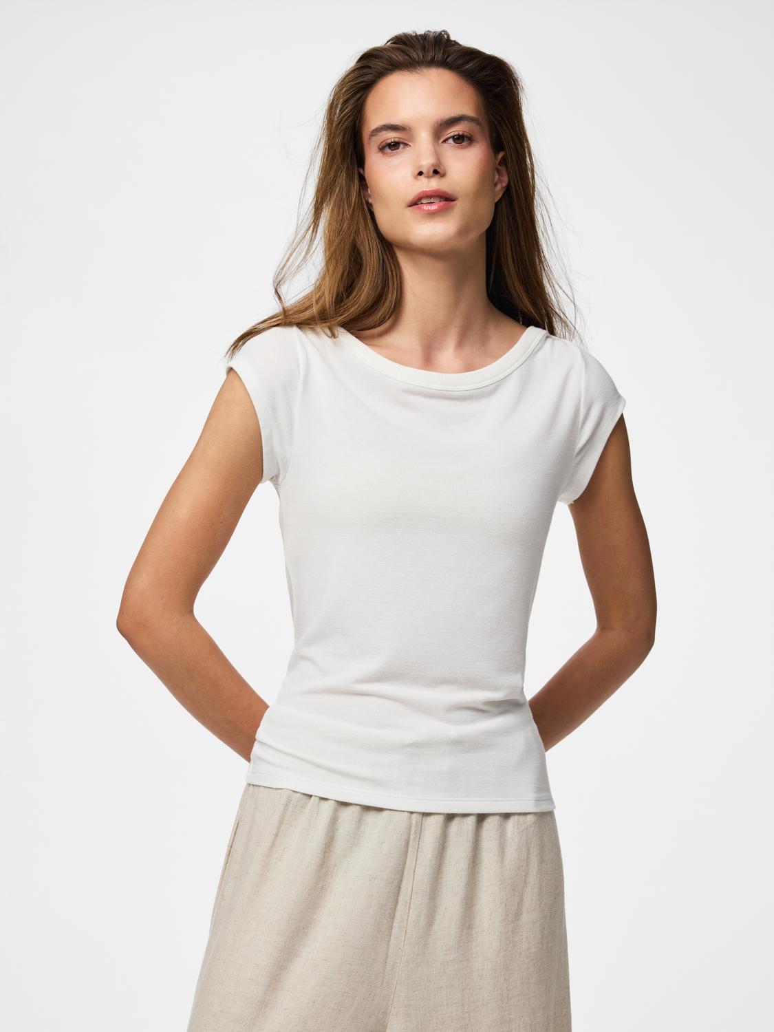 model_shot-front