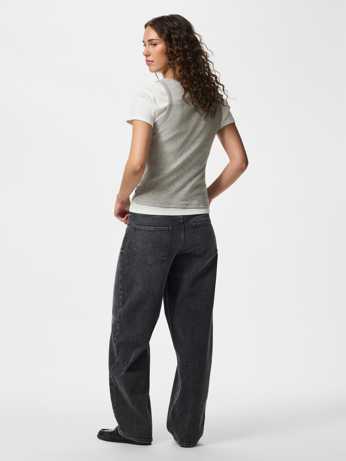 model_shot-back