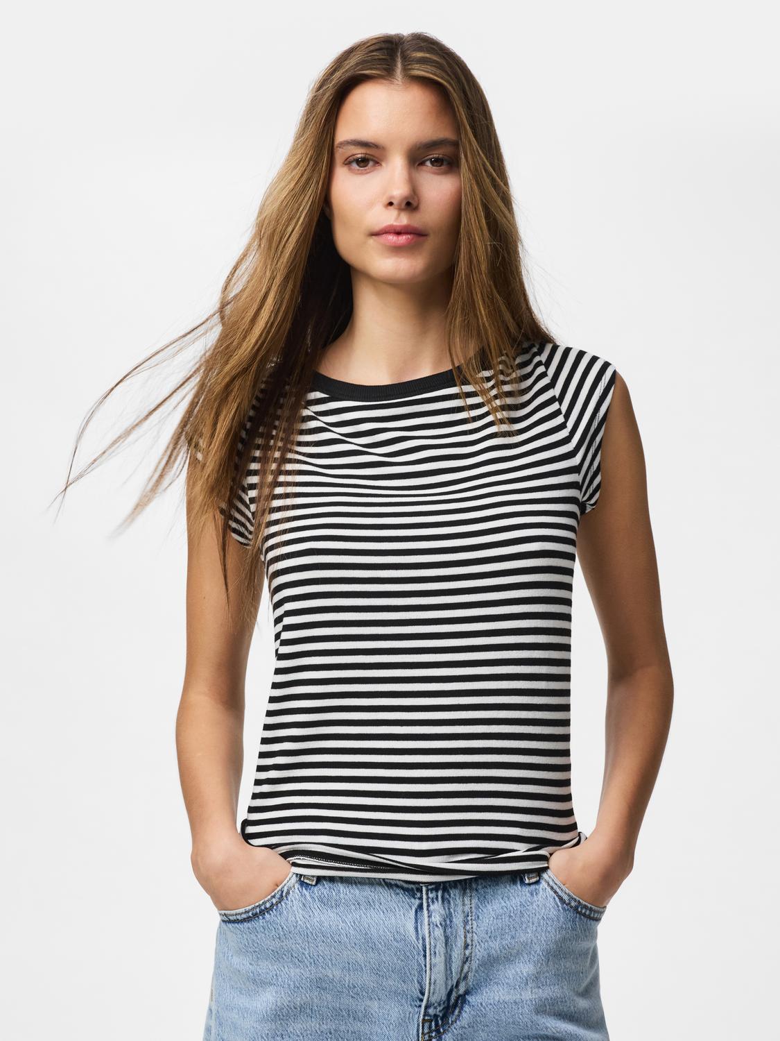 model_shot-front