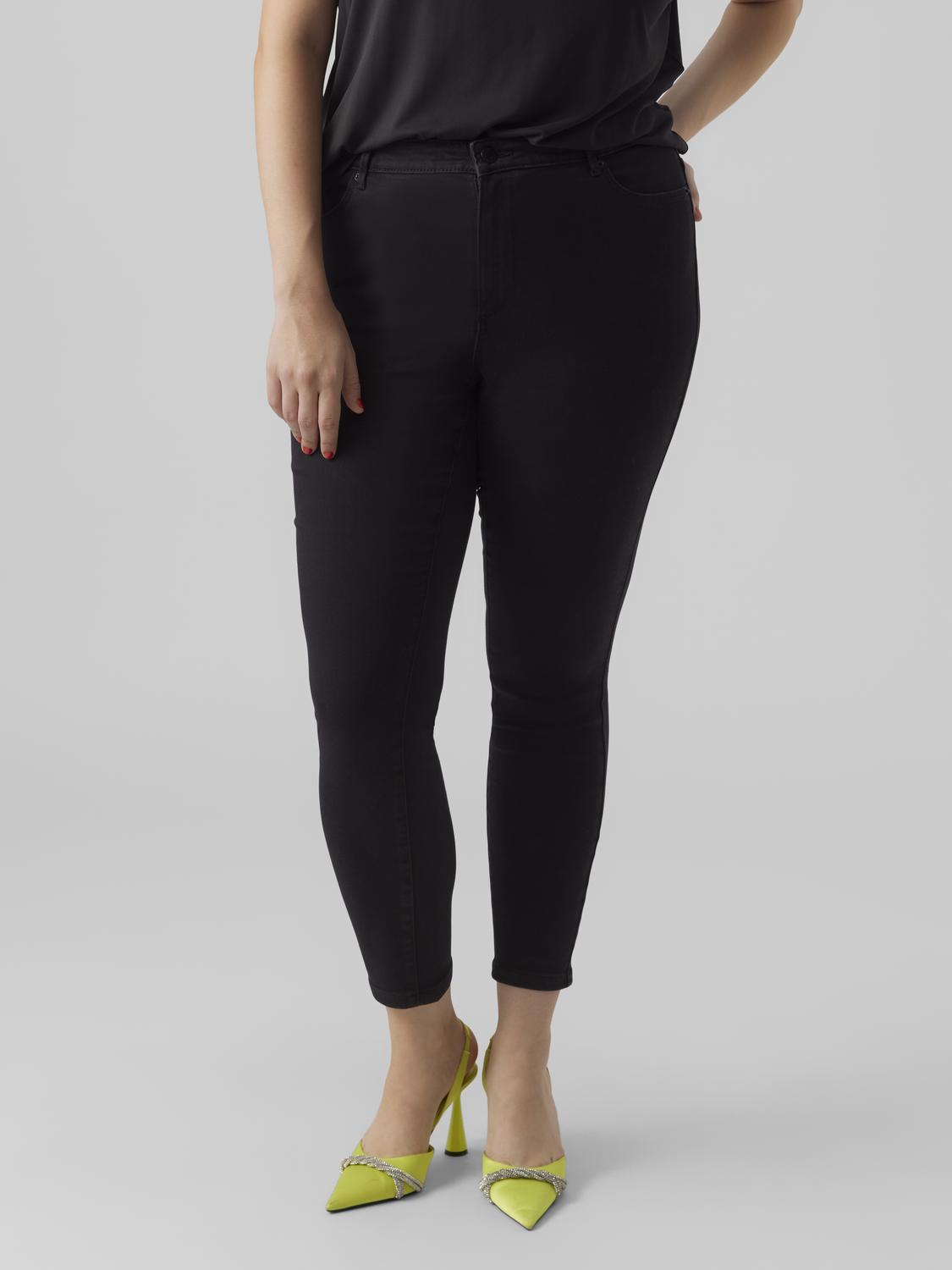 model_shot-front