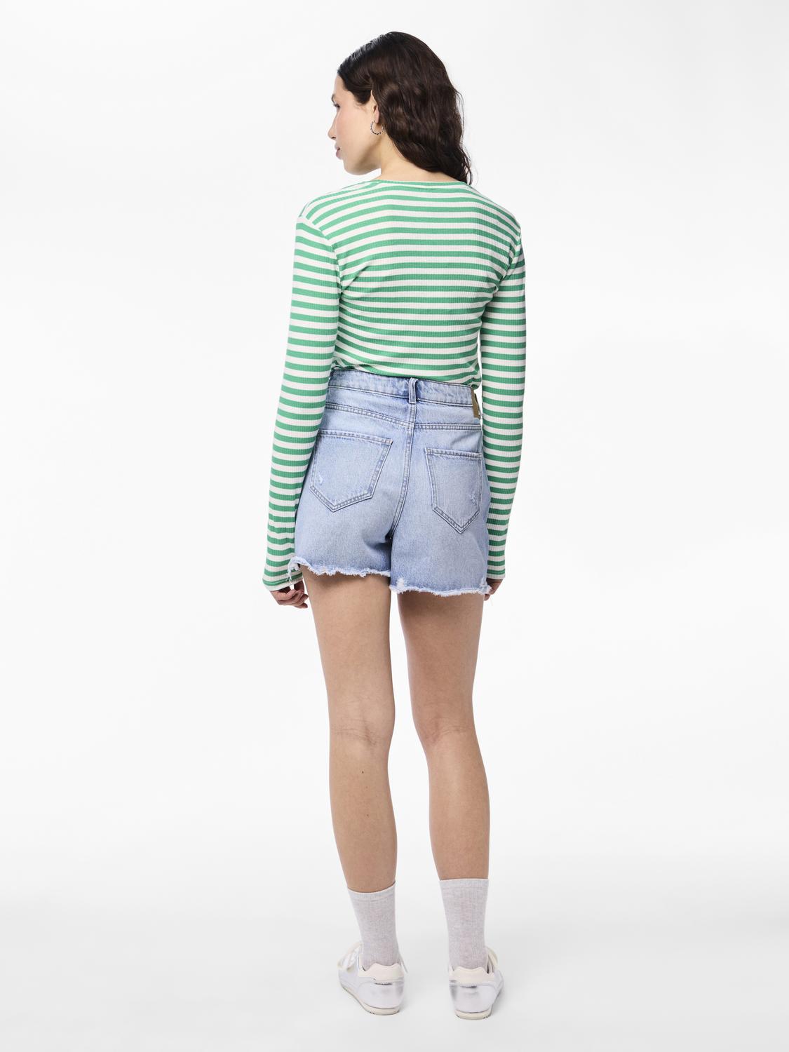model_shot-back