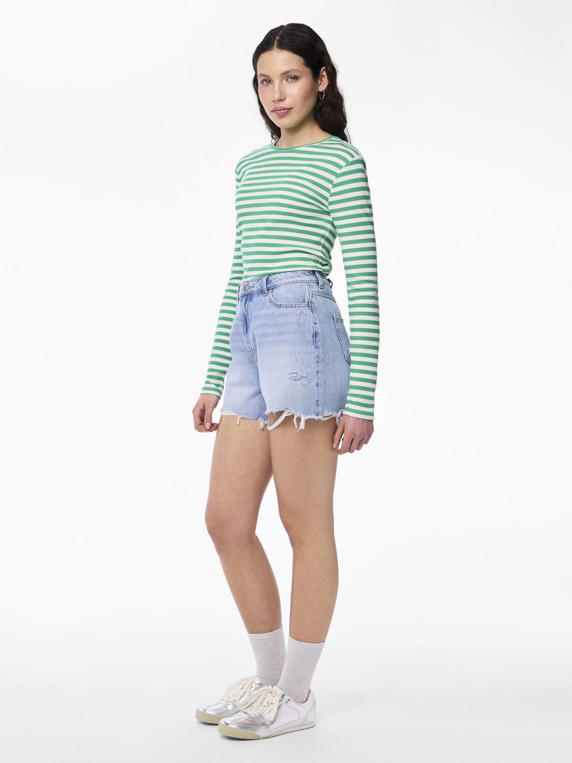 model_shot-front_full
