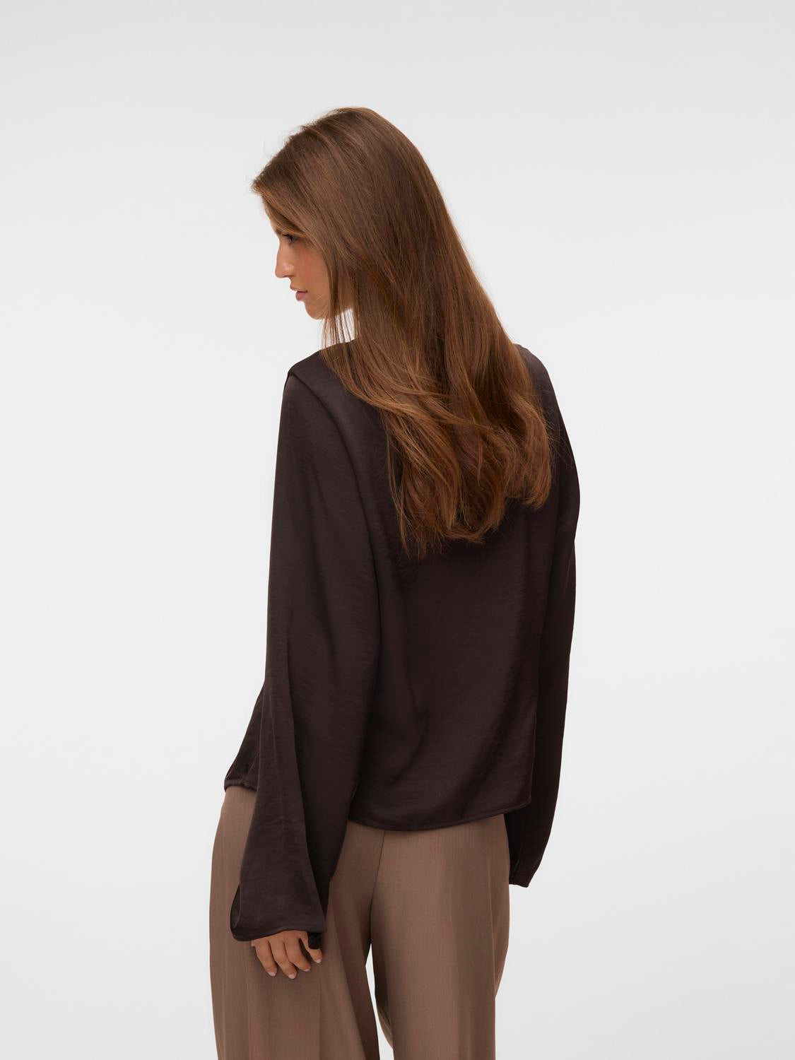 model_shot-back