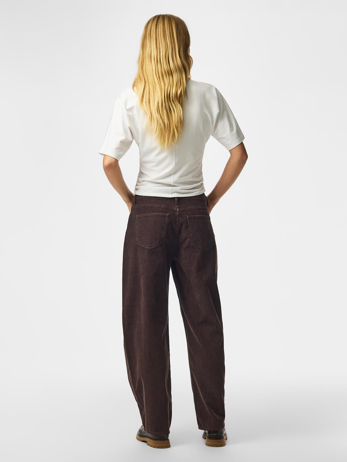 model_shot-back