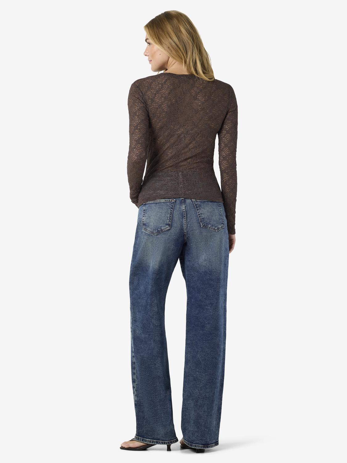 model_shot-front_full