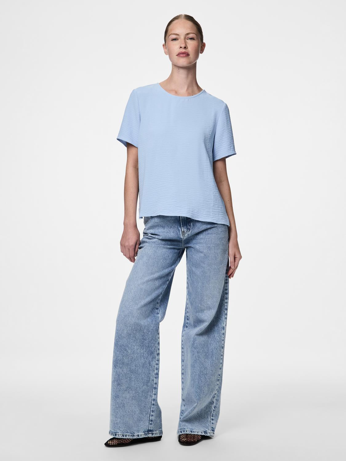 model_shot-front_full