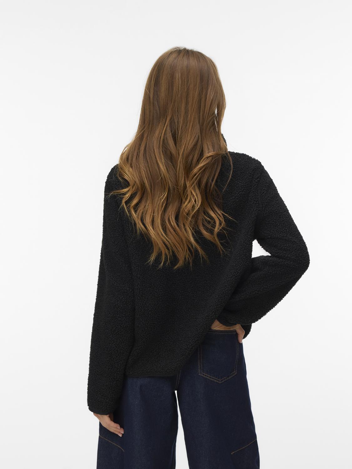 model_shot-back