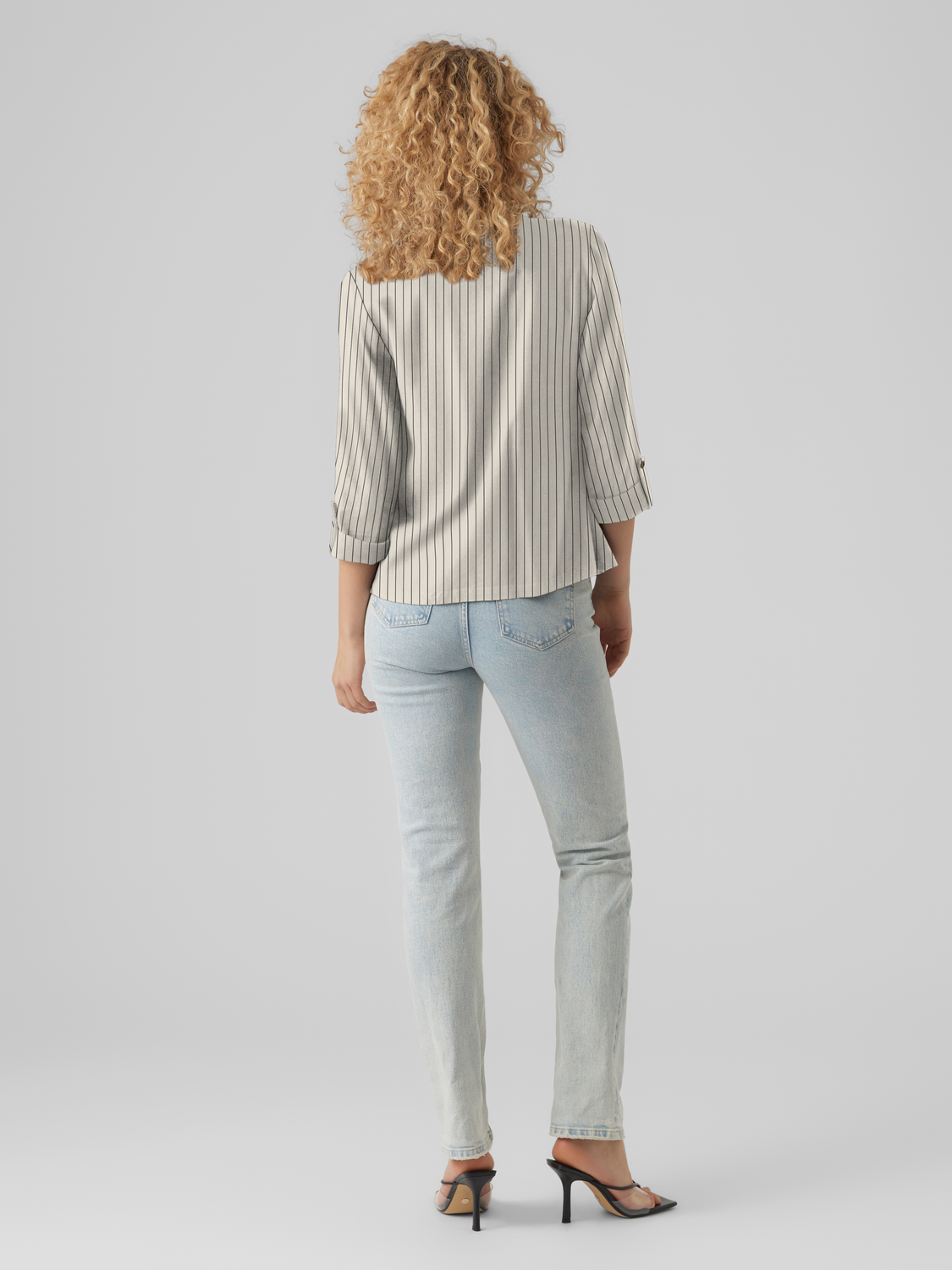 model_shot-back