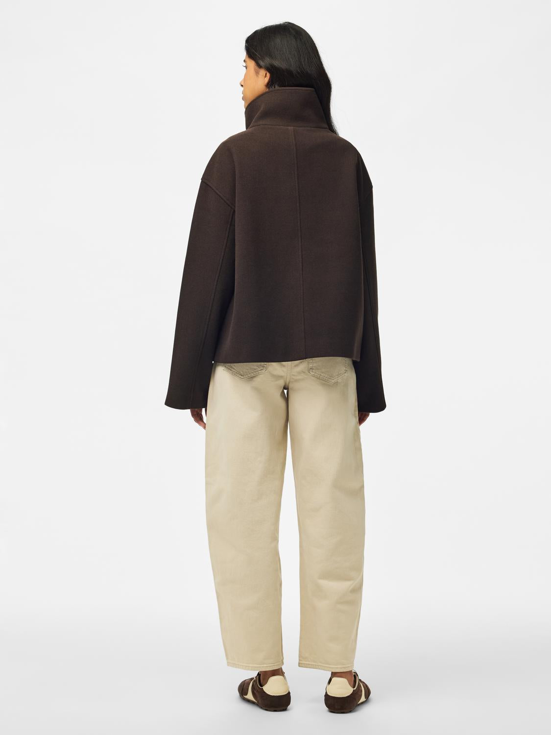 model_shot-back