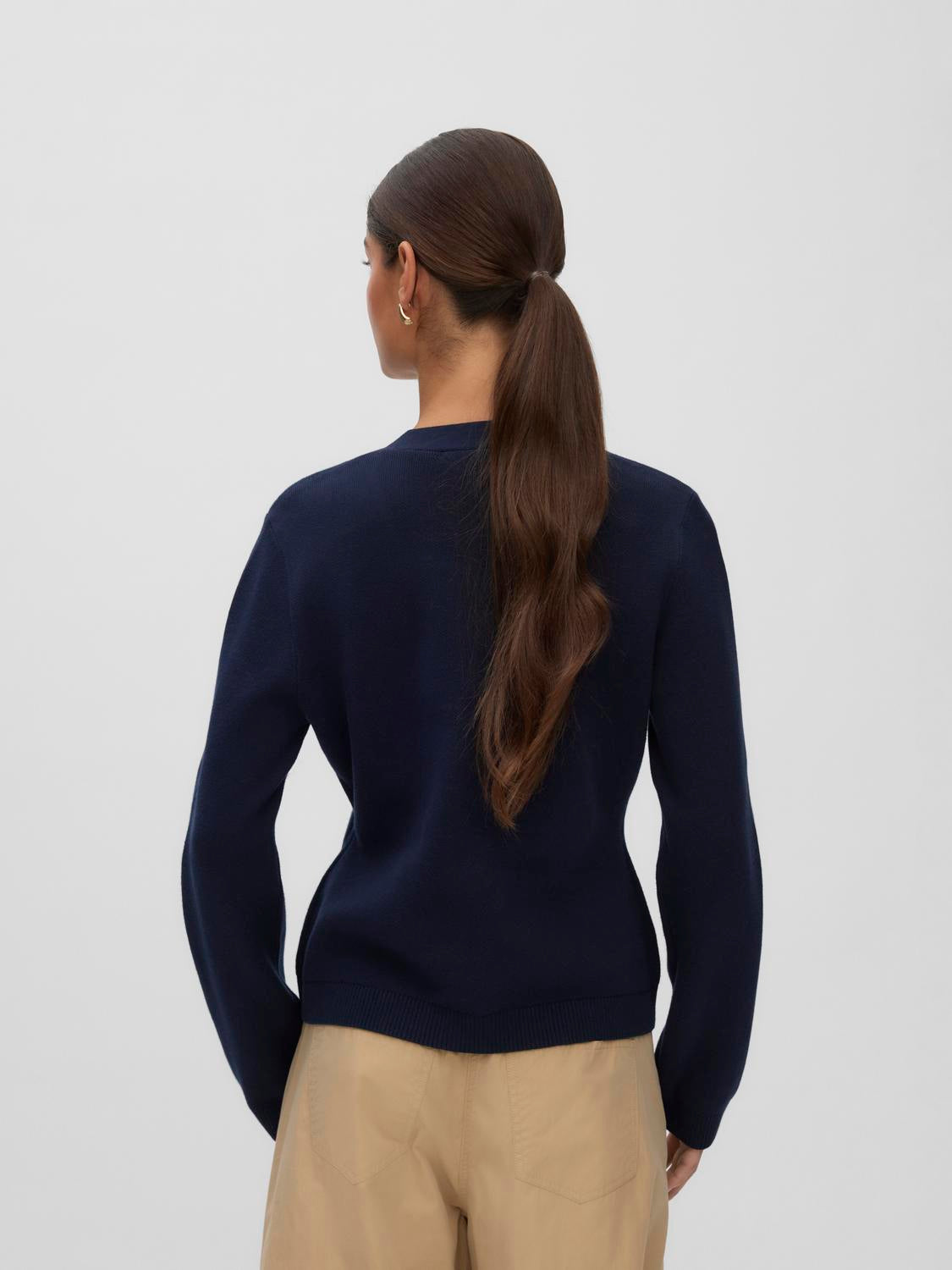 model_shot-back