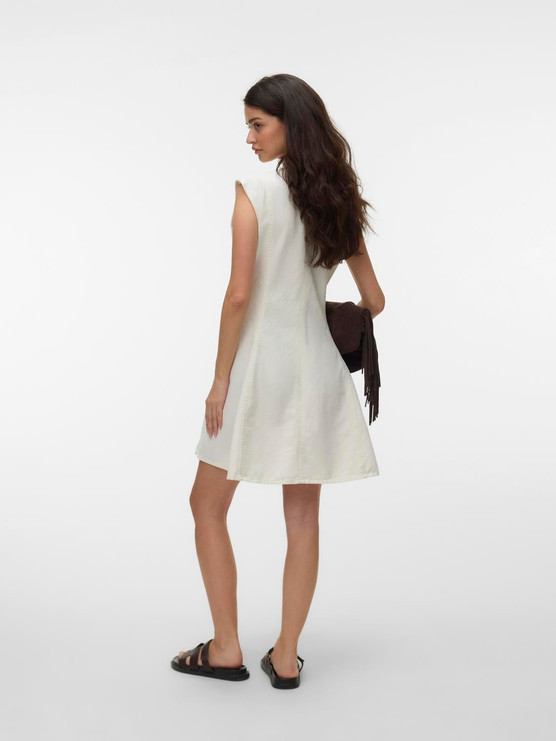 model_shot-back