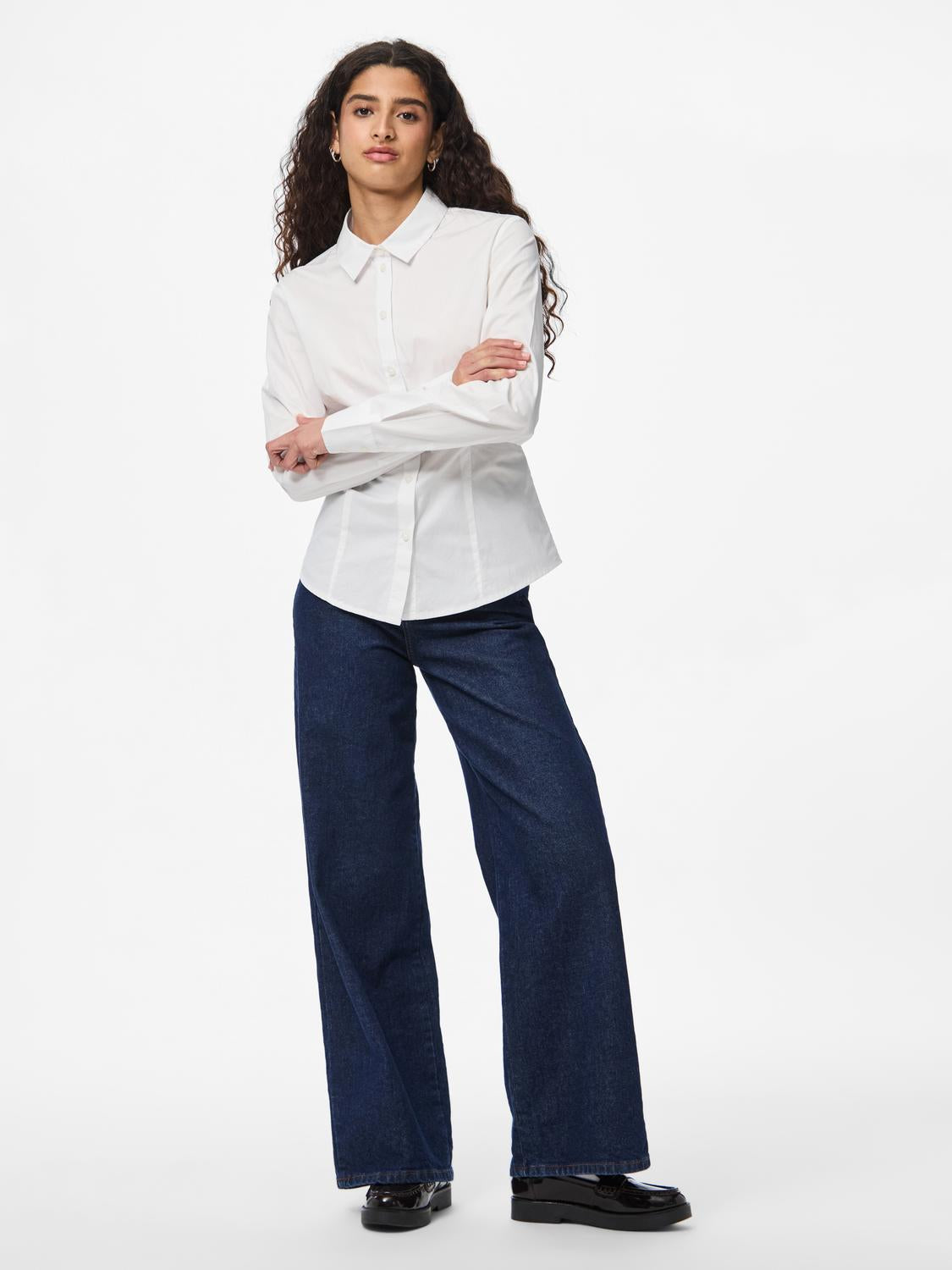 model_shot-front_full