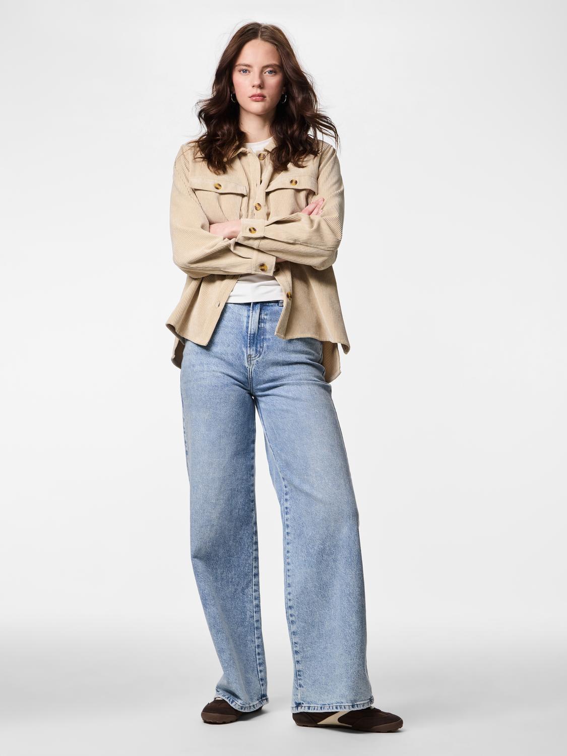 model_shot-front_full