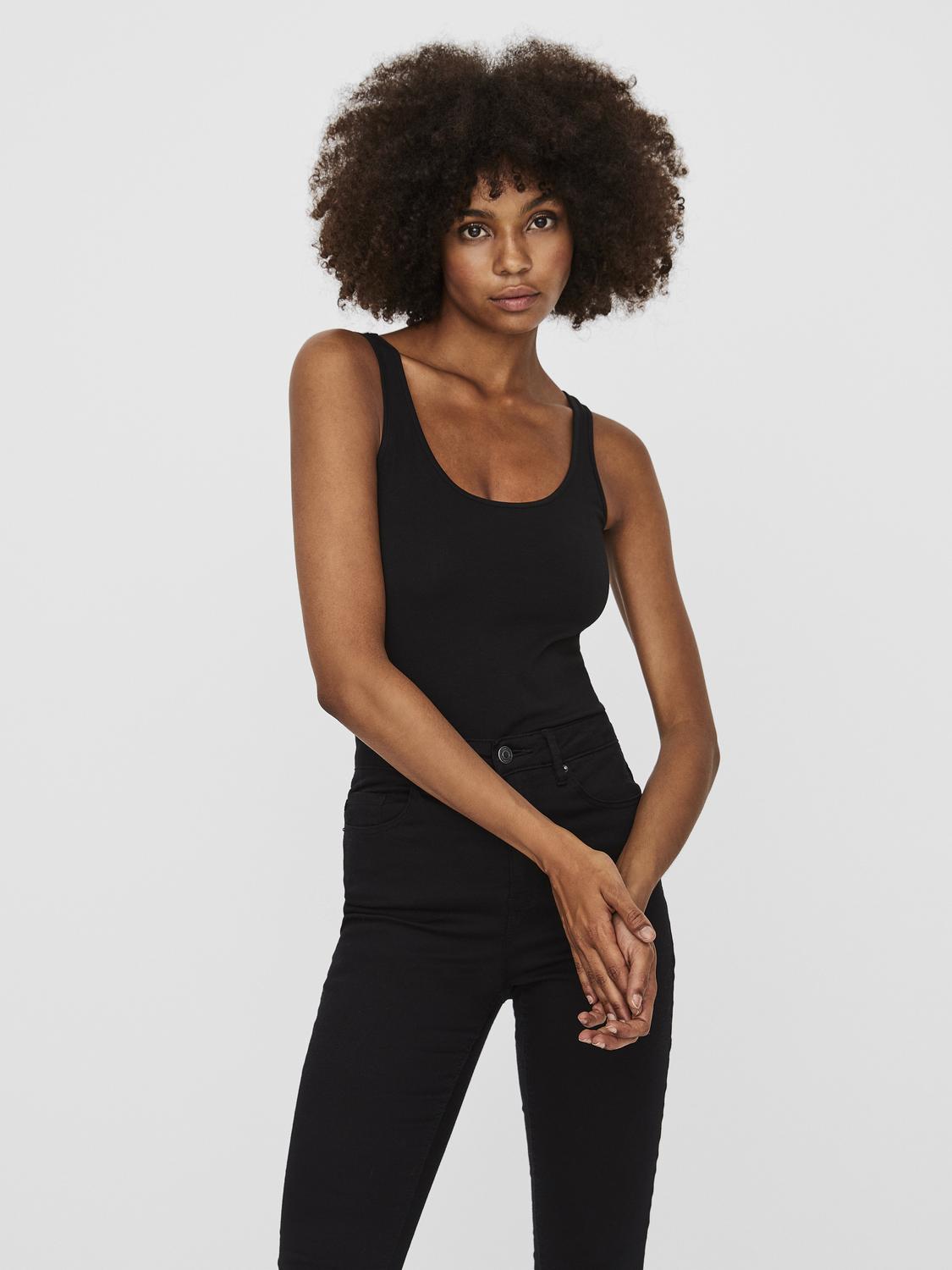 model_shot-front
