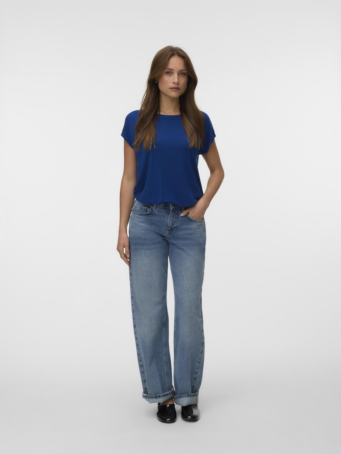 model_shot-front