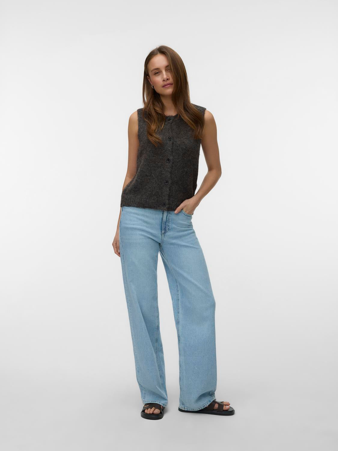 model_shot-front