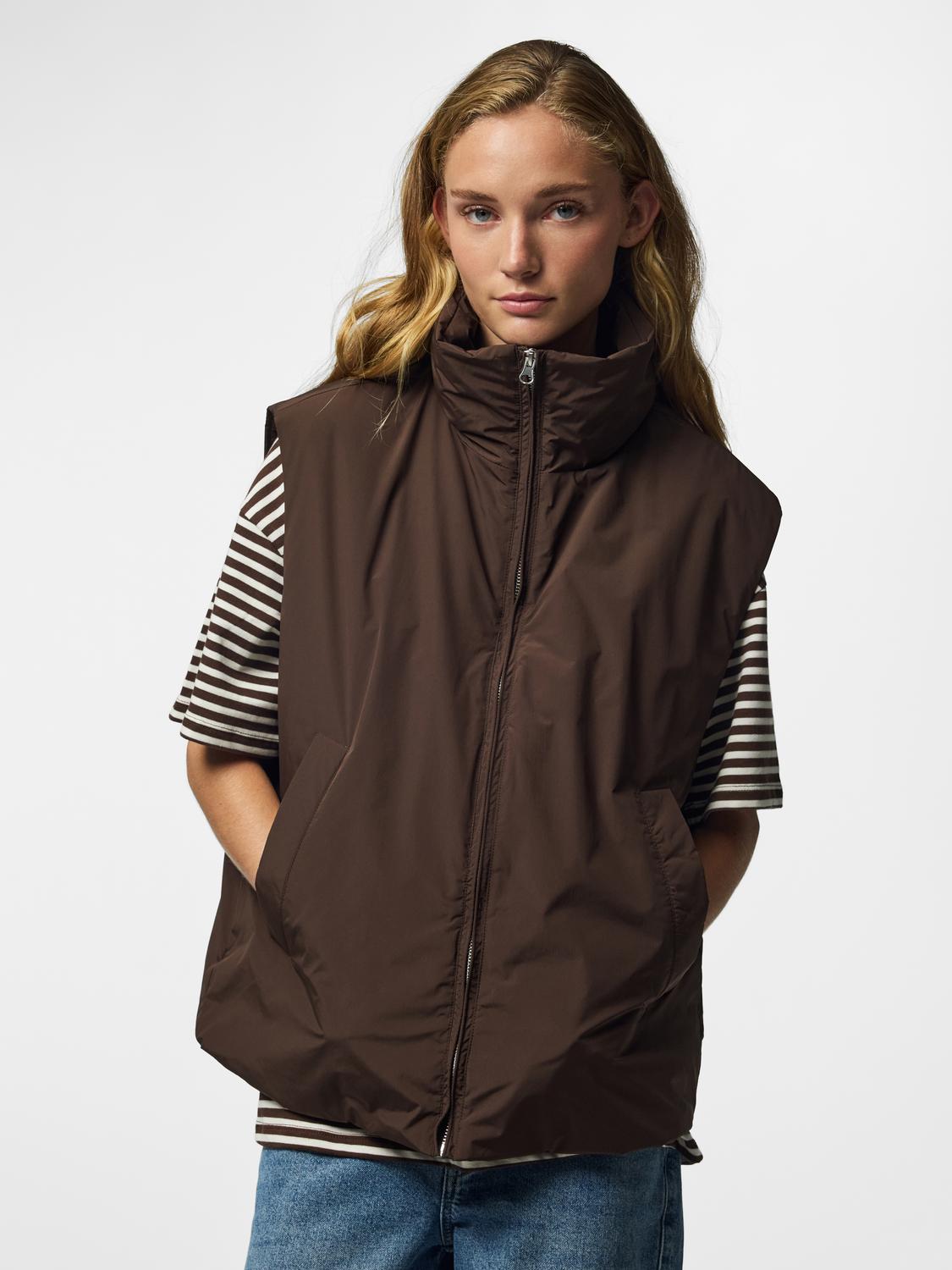 model_shot-front