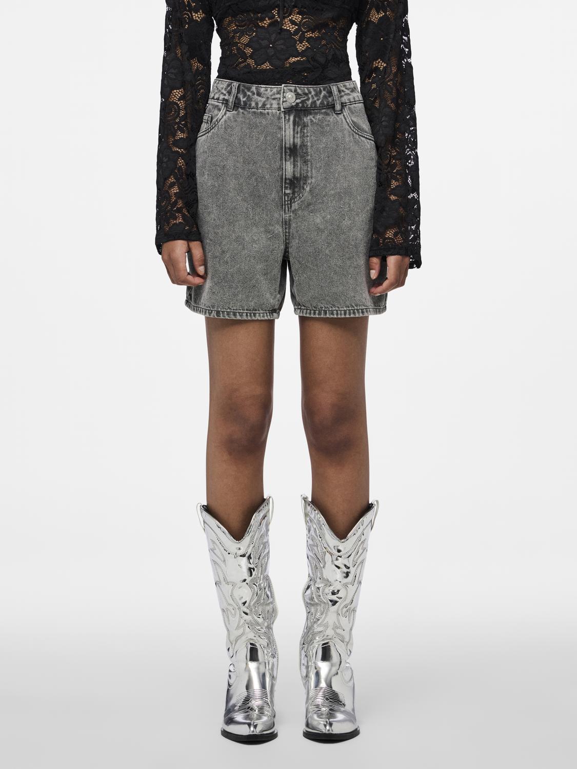 model_shot-front