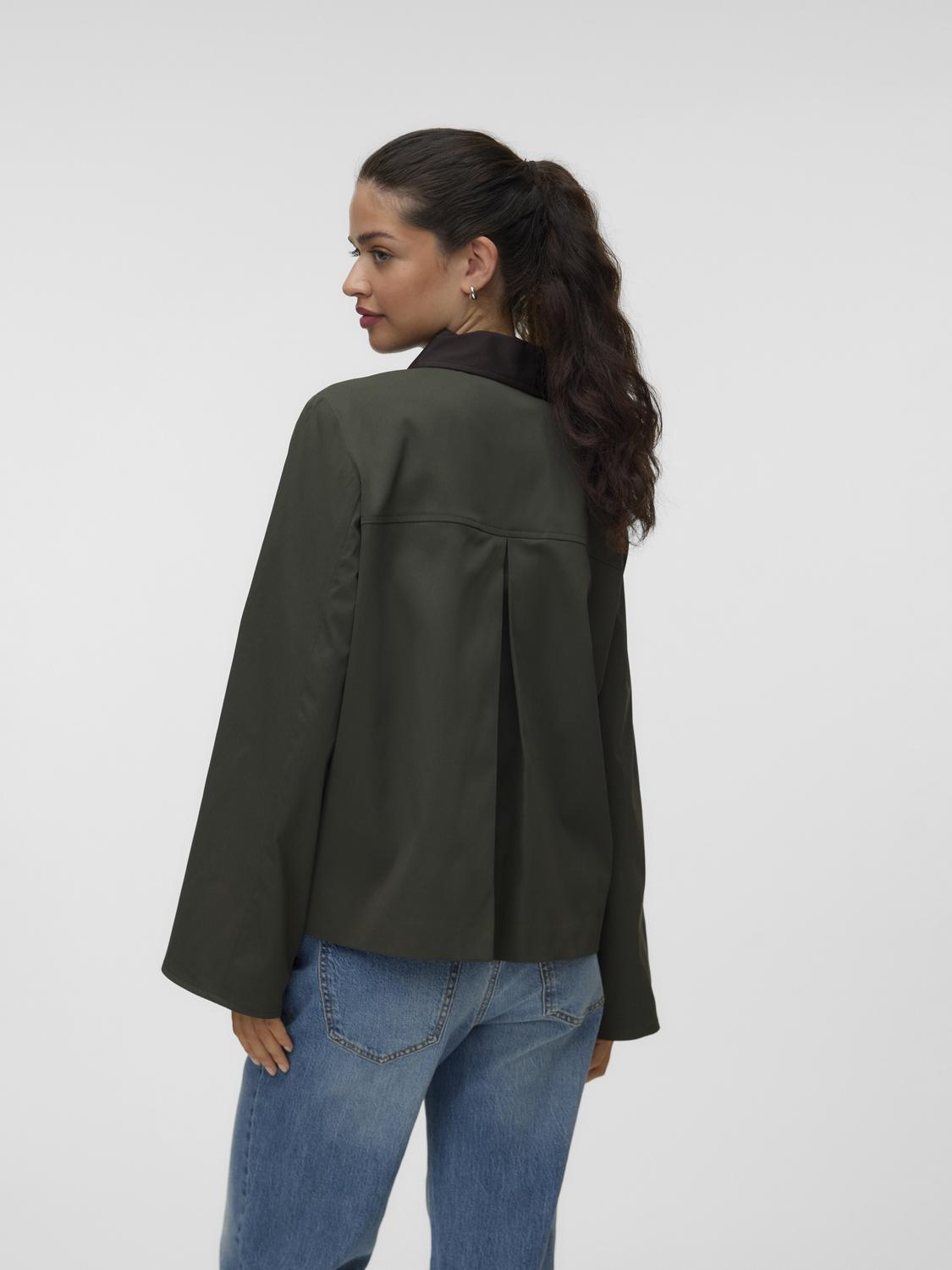 model_shot-back
