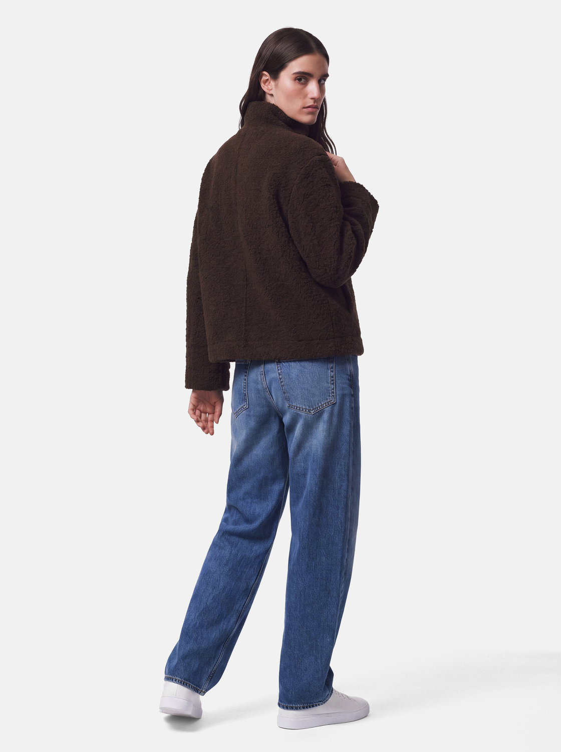 model_shot-back