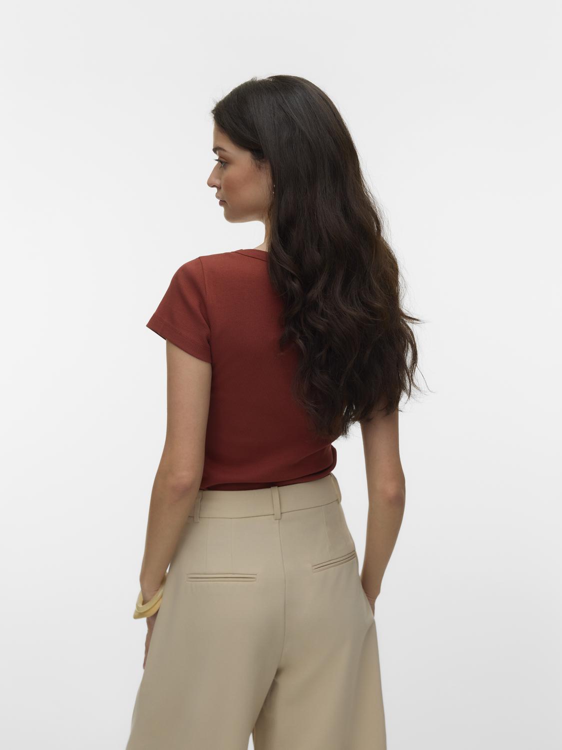 model_shot-back