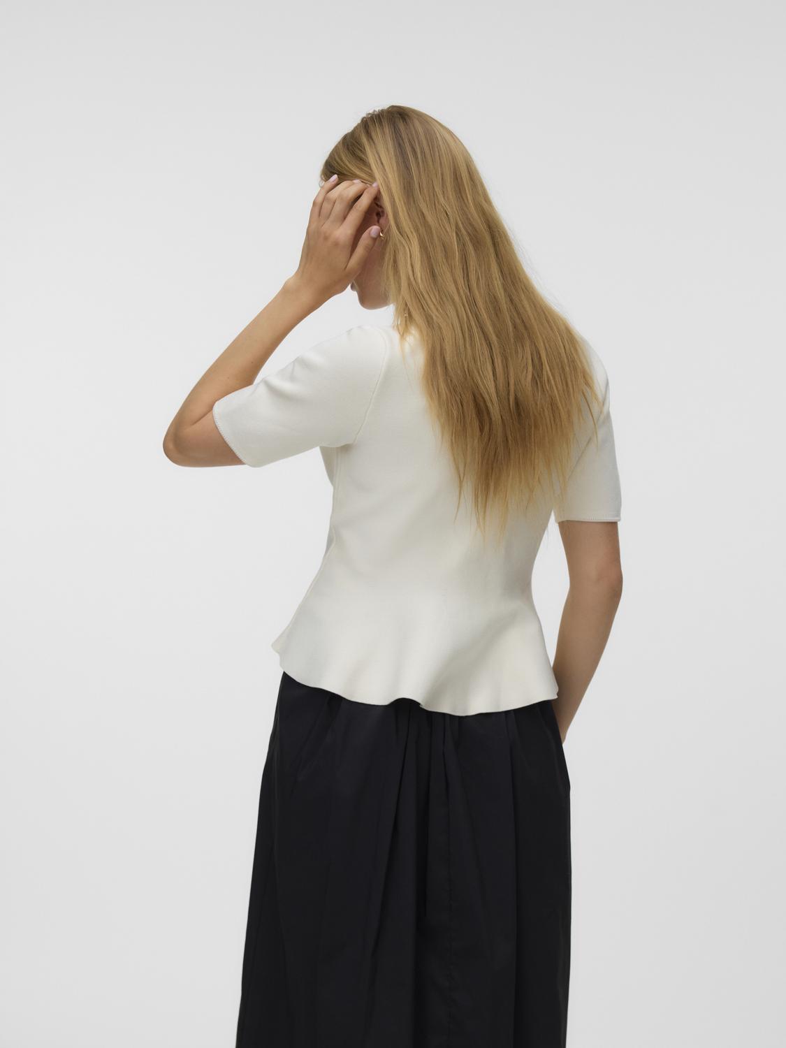 model_shot-back
