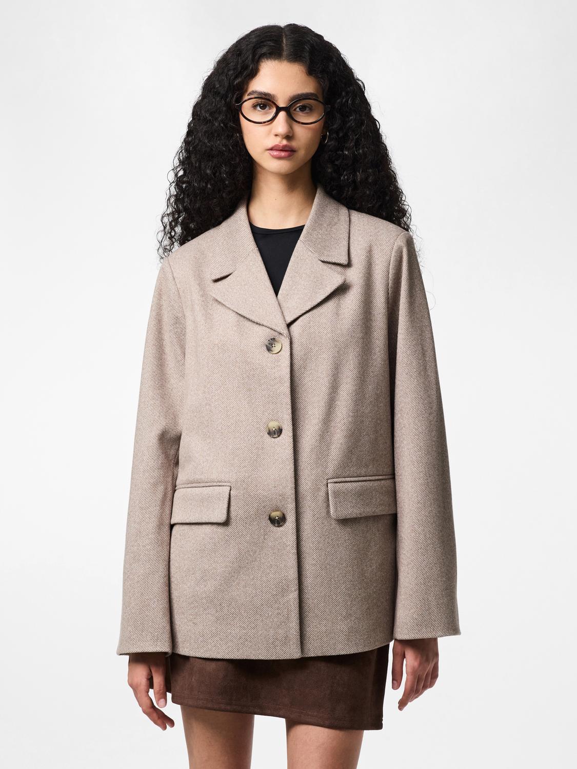 model_shot-front