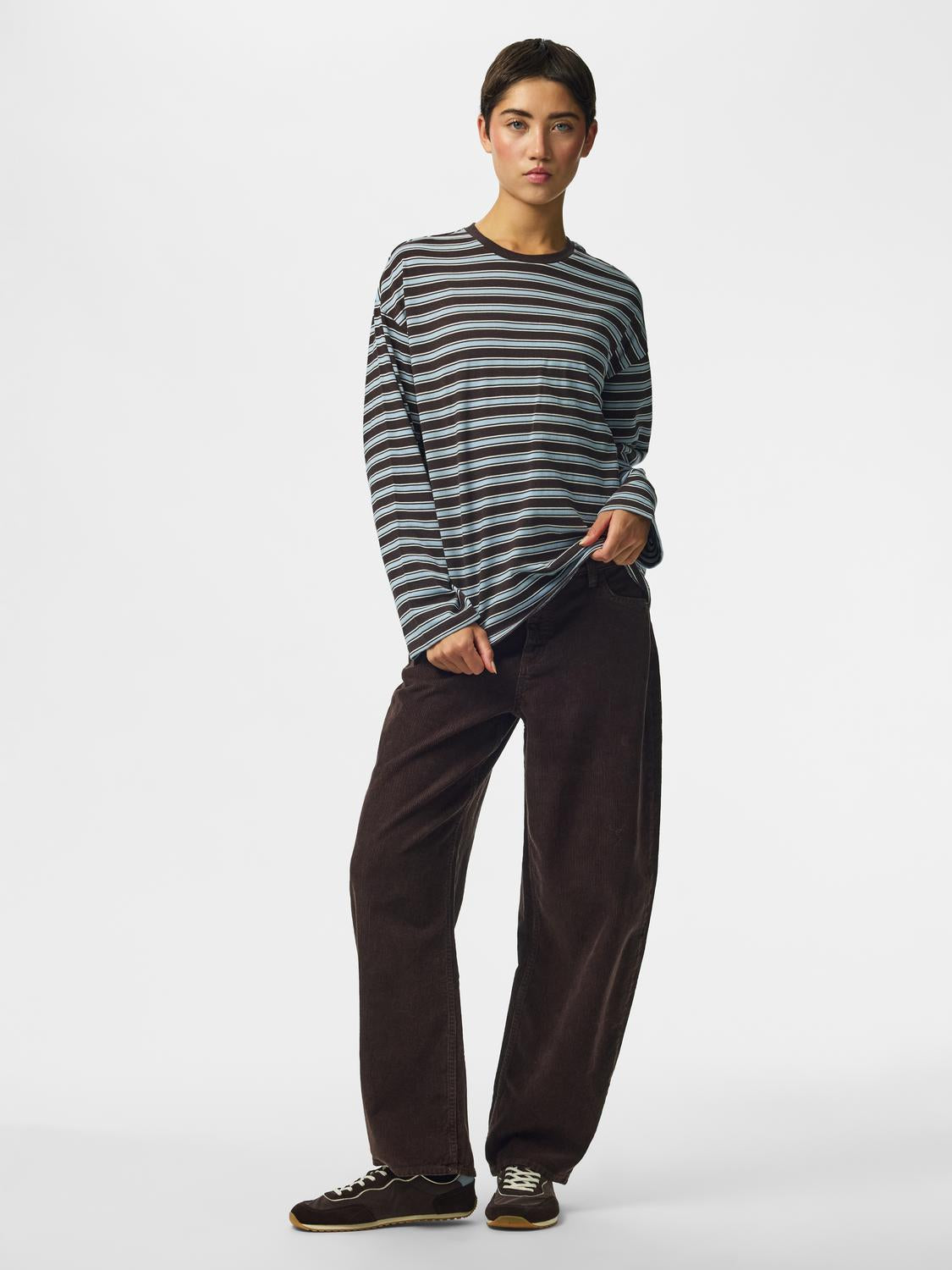 model_shot-front_full