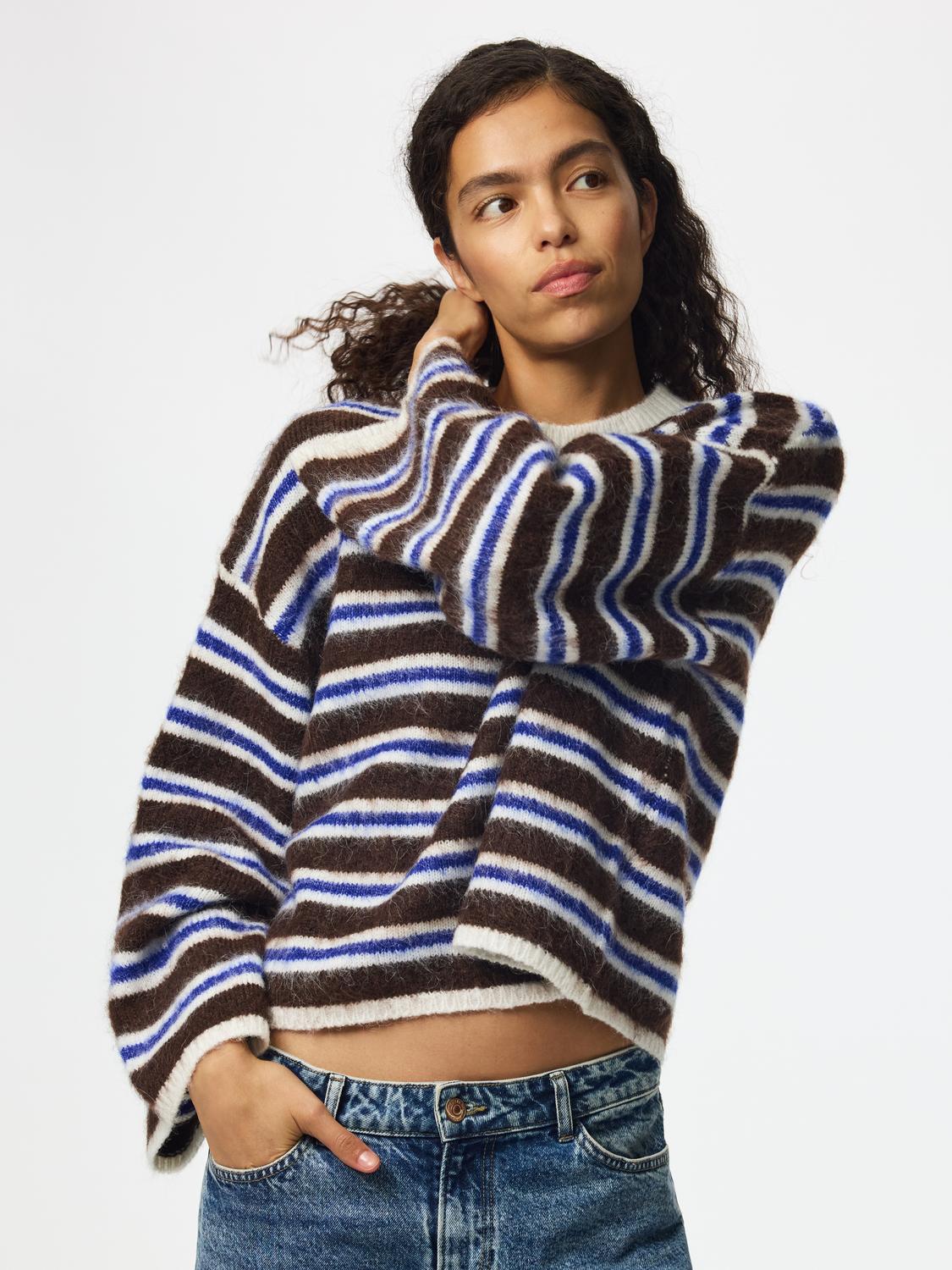 model_shot-front