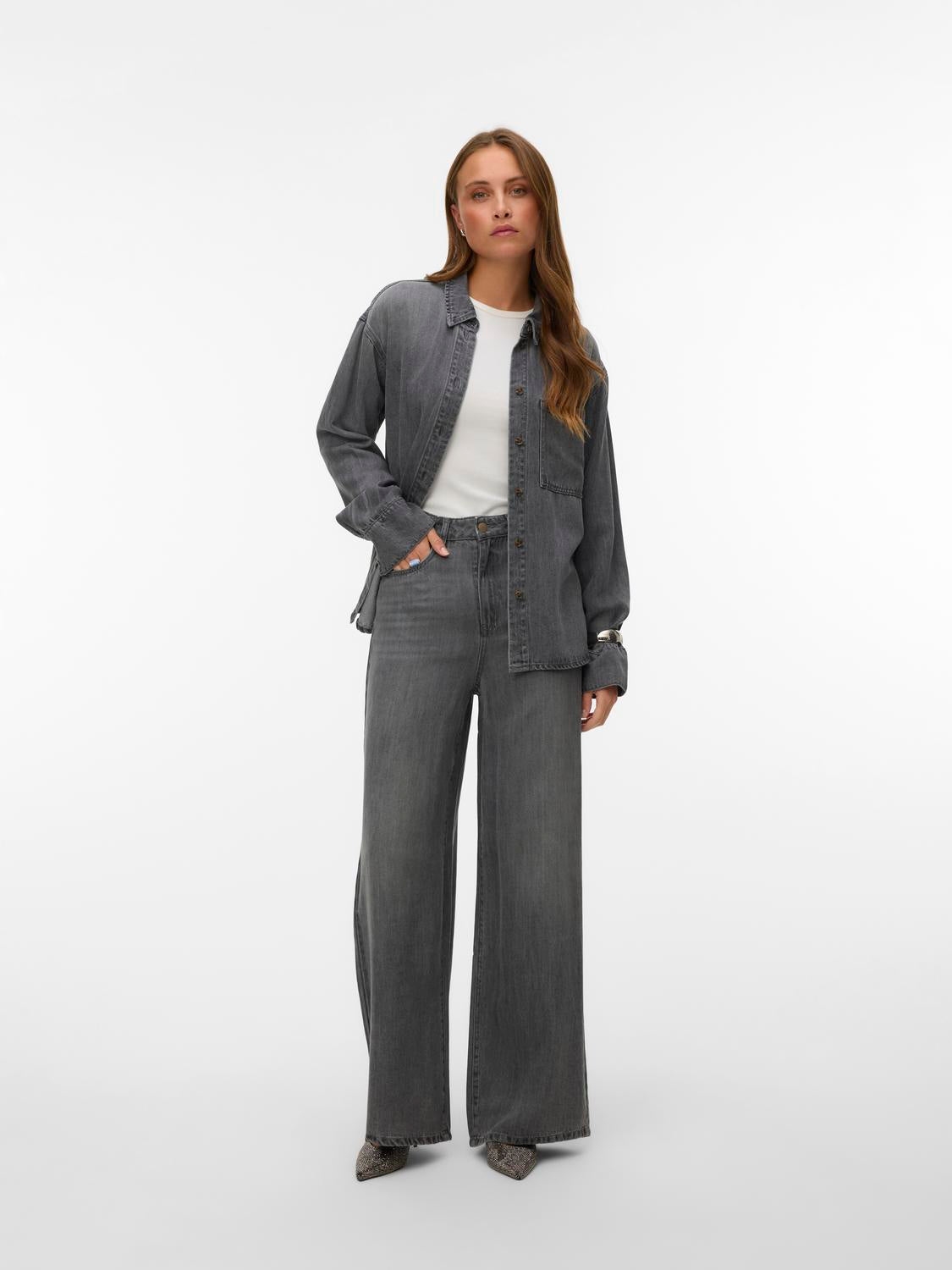 model_shot-front