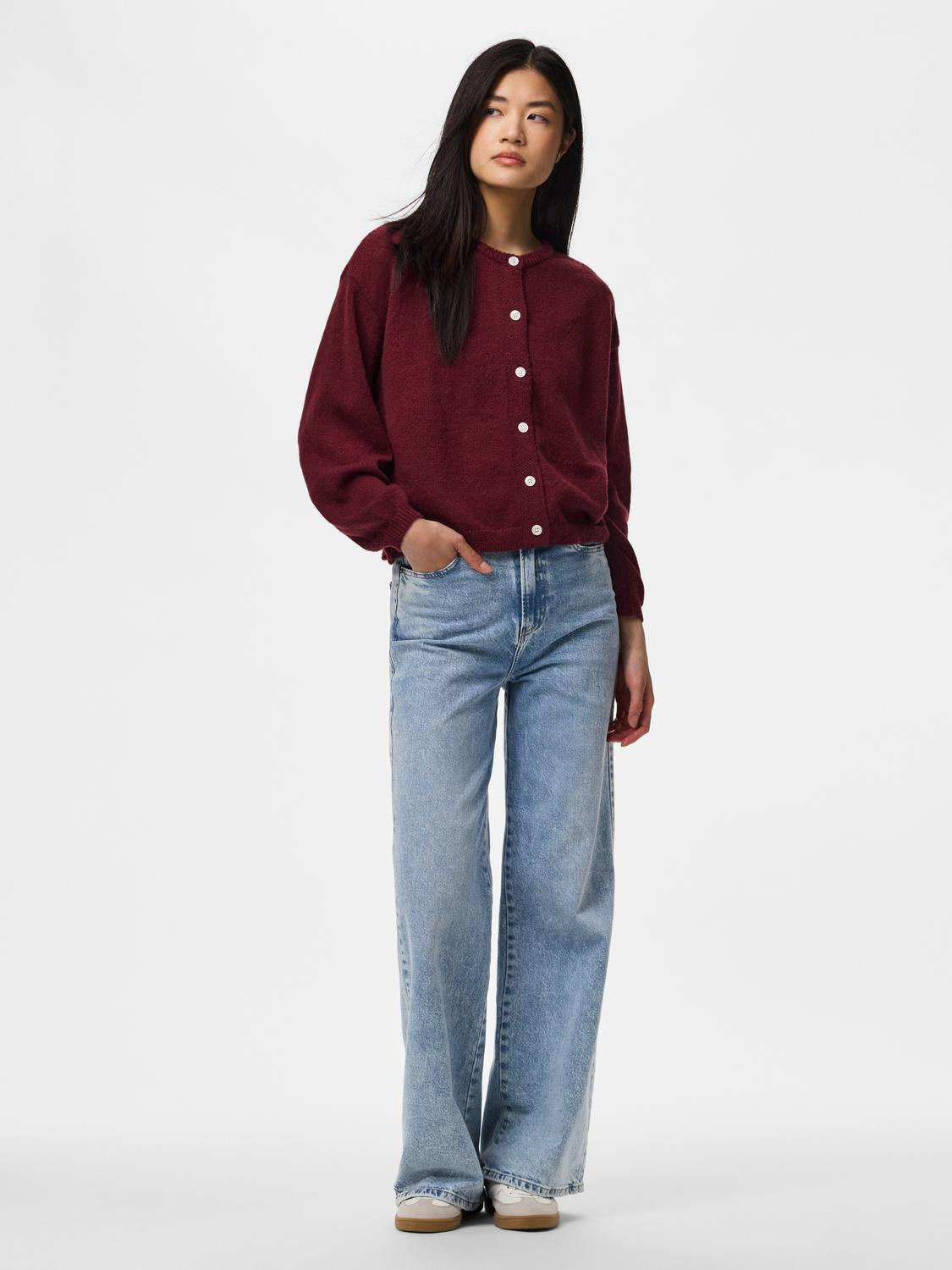 model_shot-front_full