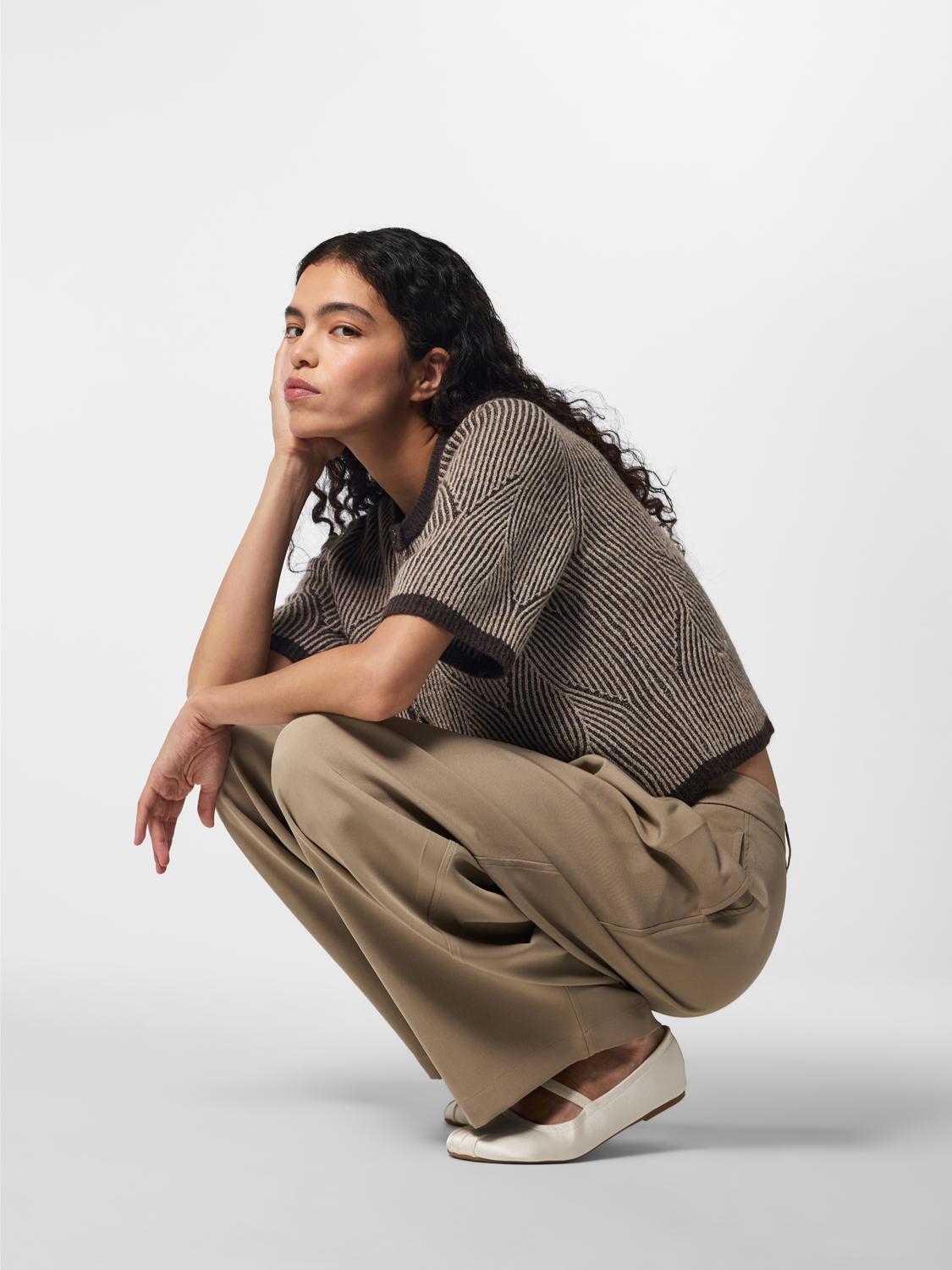 model_shot-creative