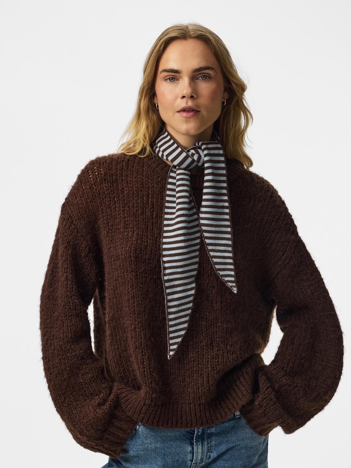 model_shot-front