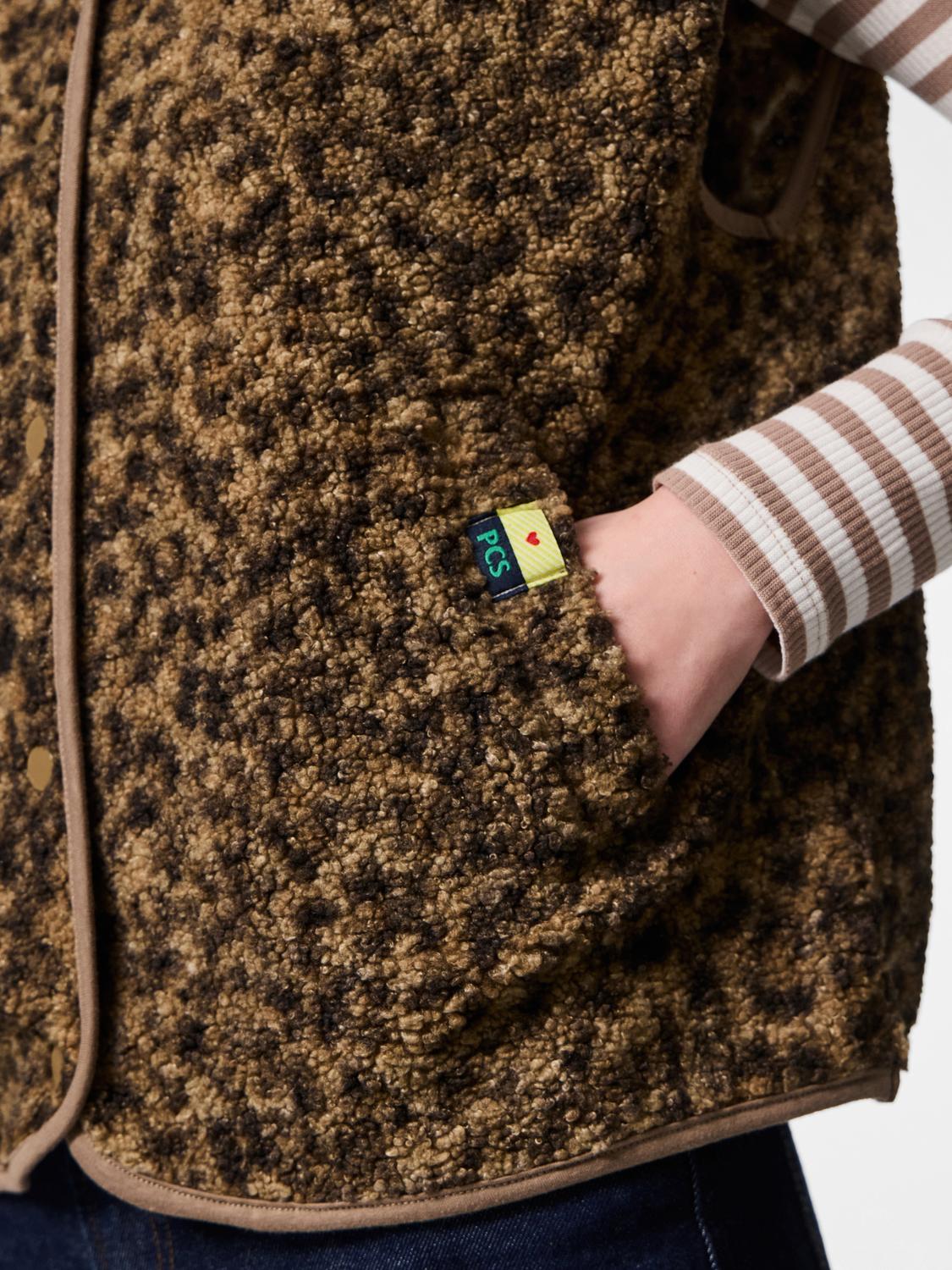 model_shot-detail
