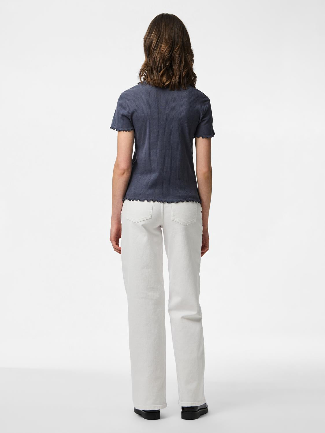 model_shot-back