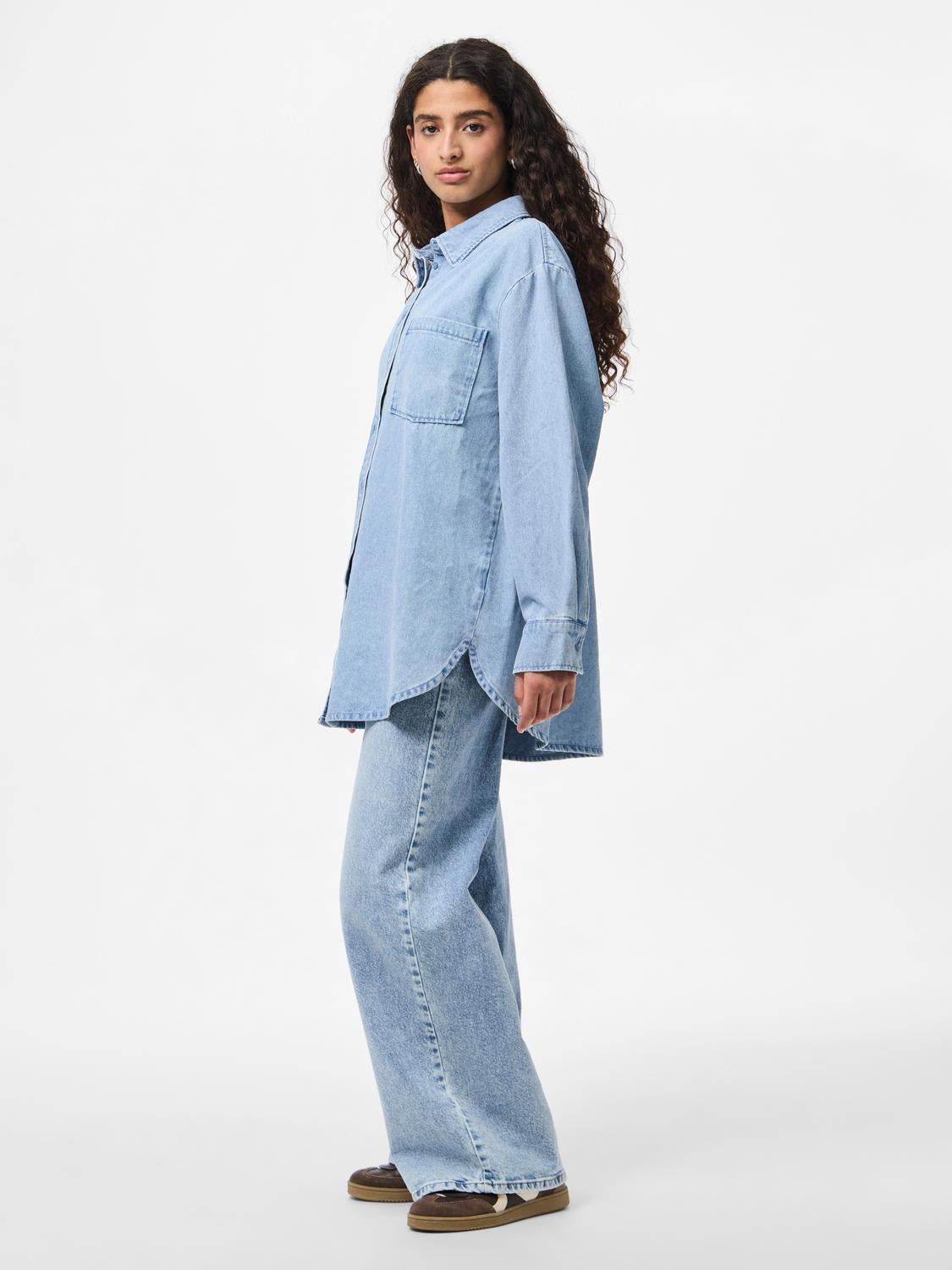 model_shot-front_full