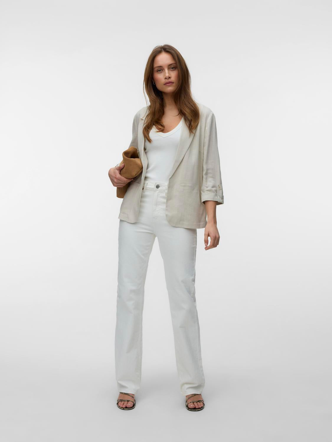model_shot-front