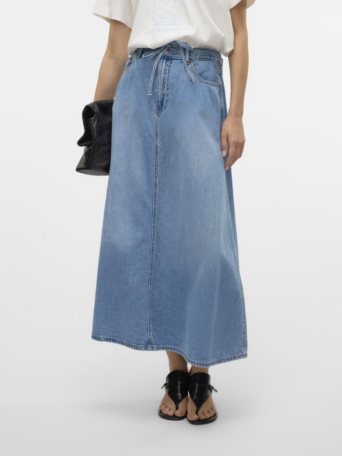 model_shot-front