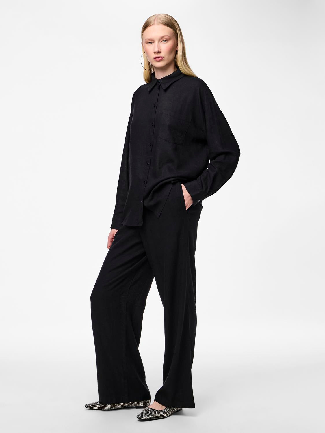 model_shot-front_full