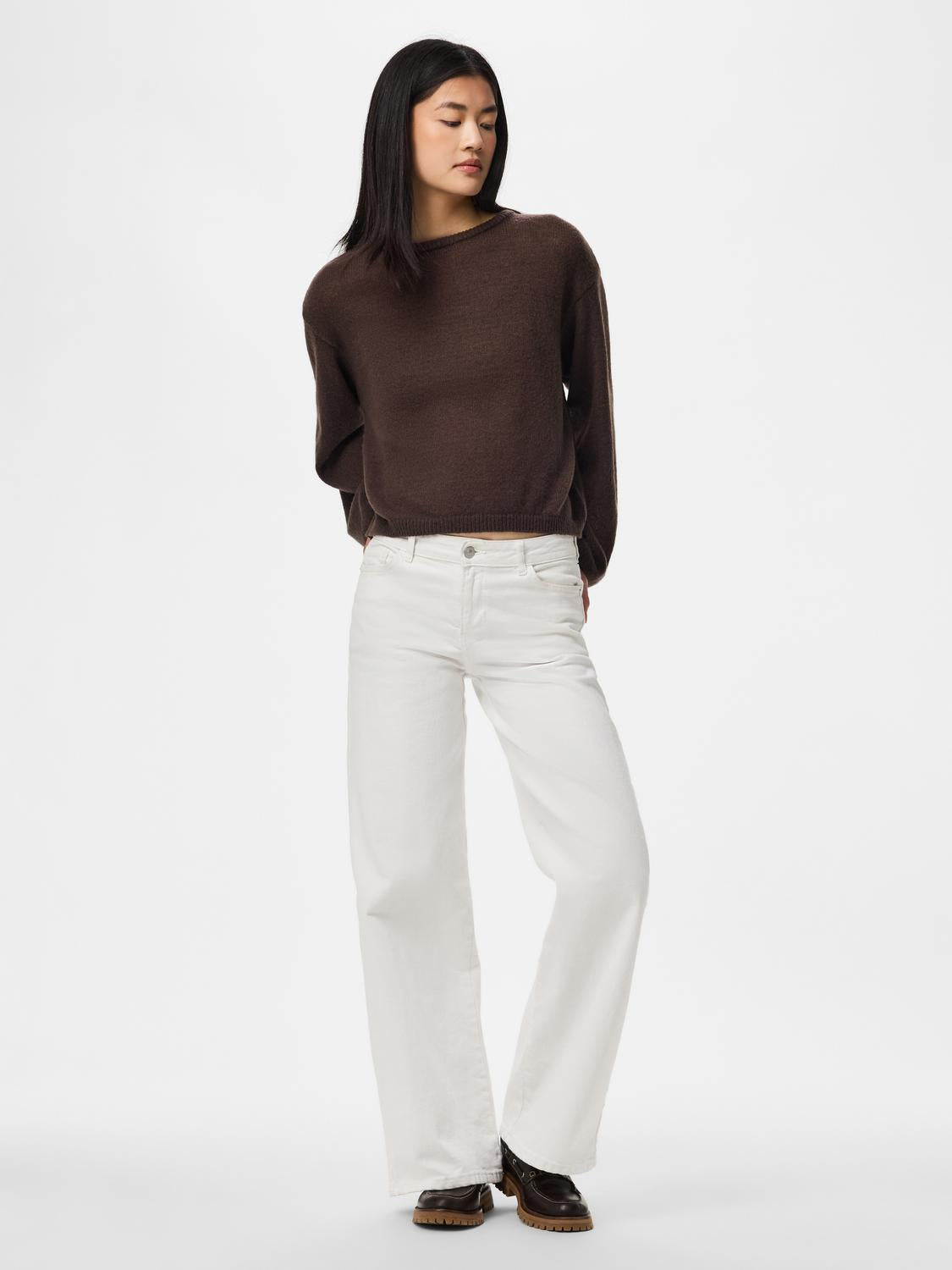 model_shot-front_full