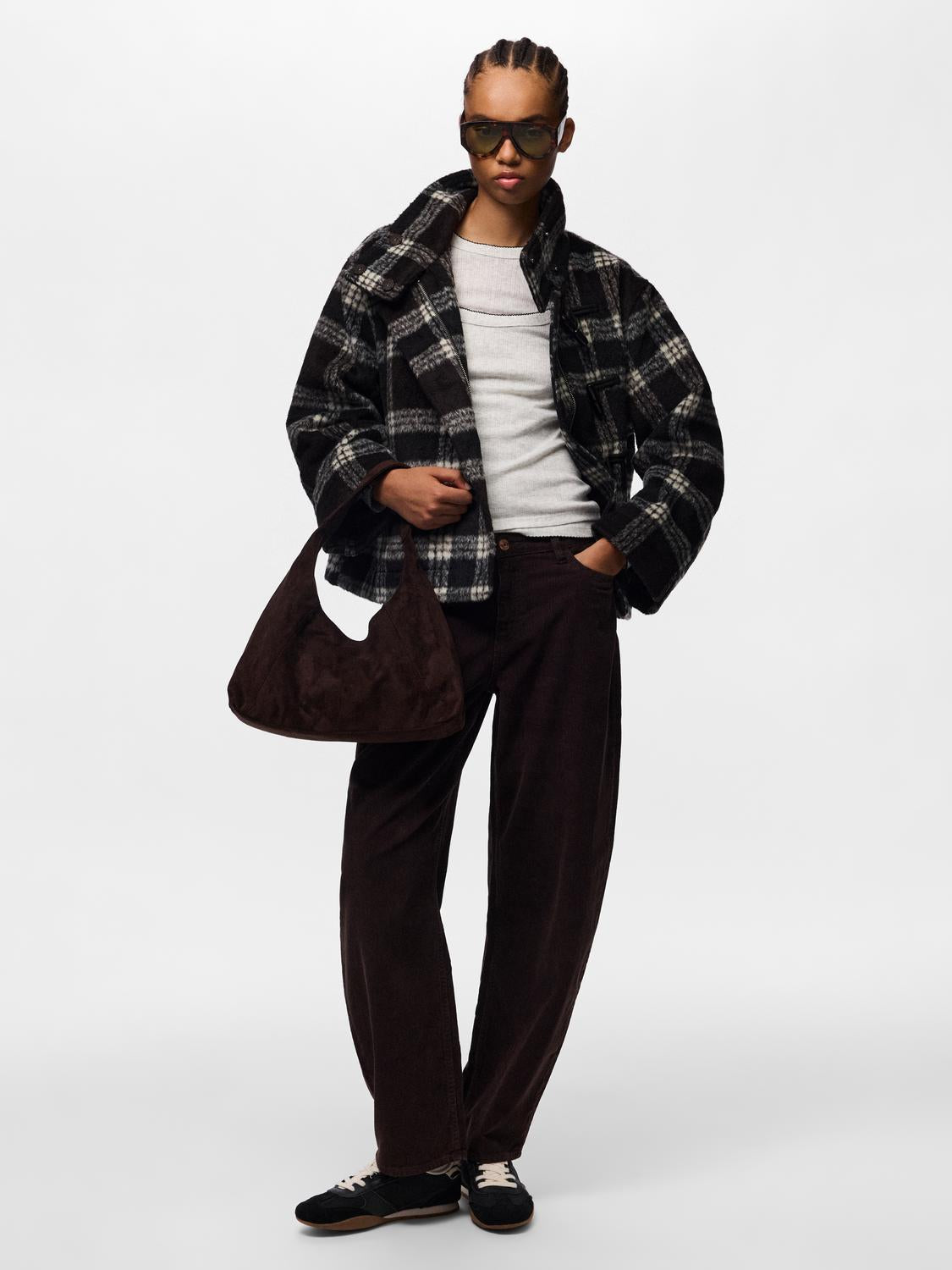 model_shot-front