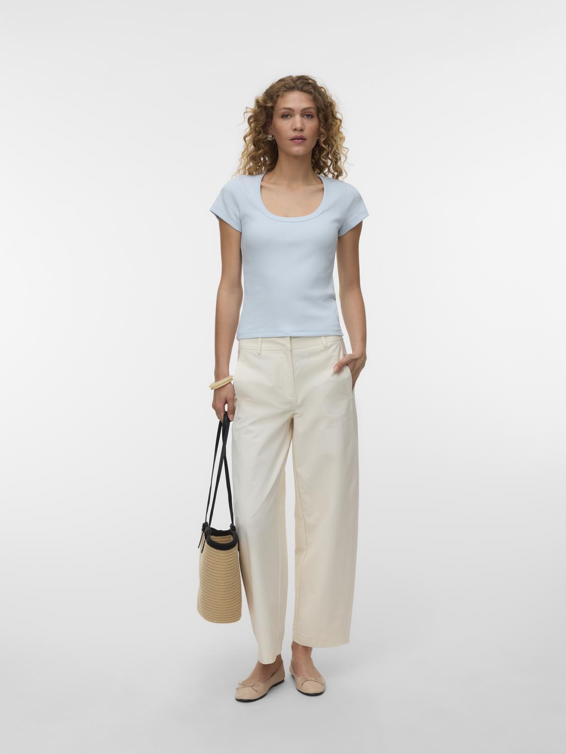 model_shot-front