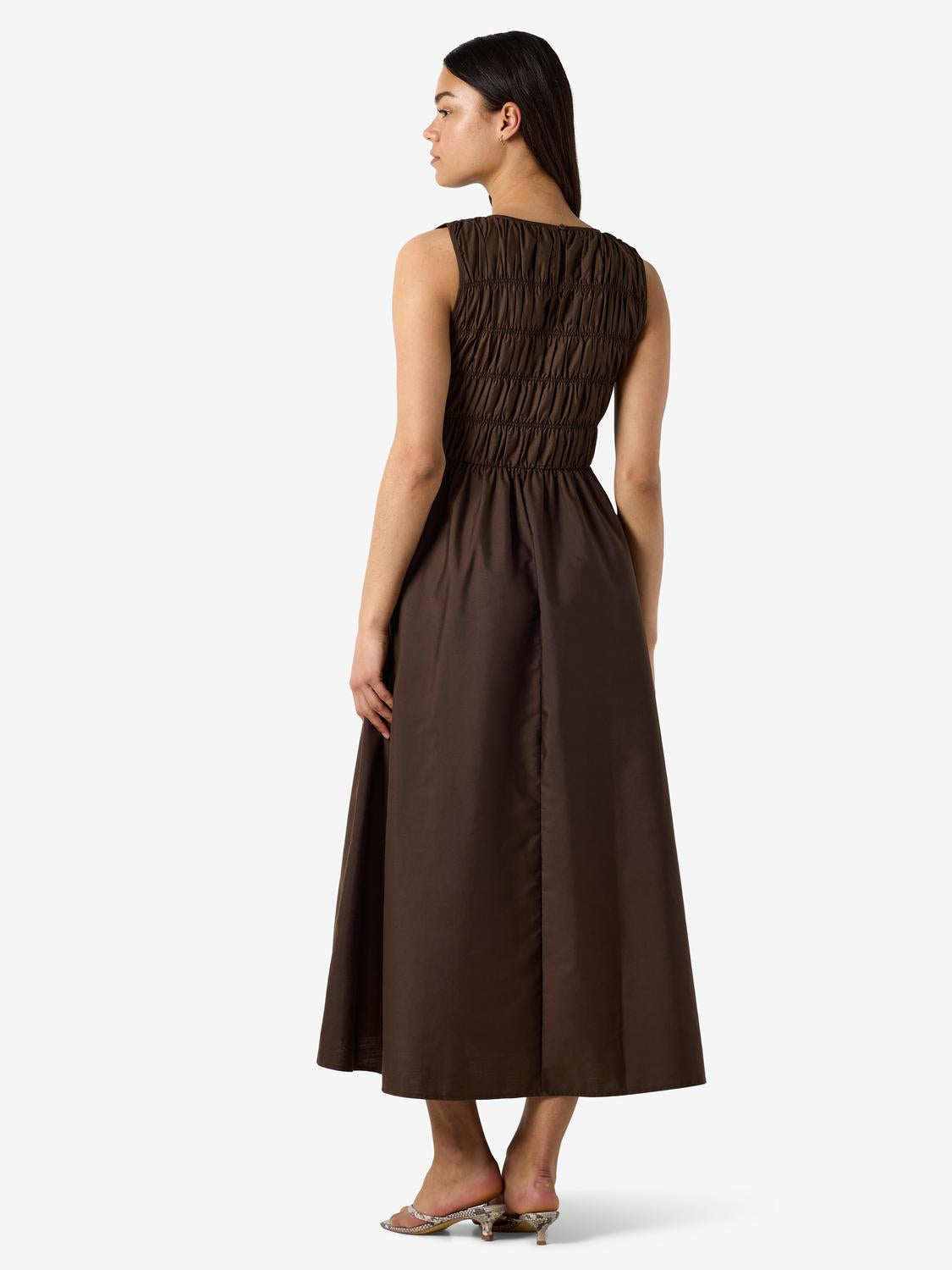 model_shot-front_full