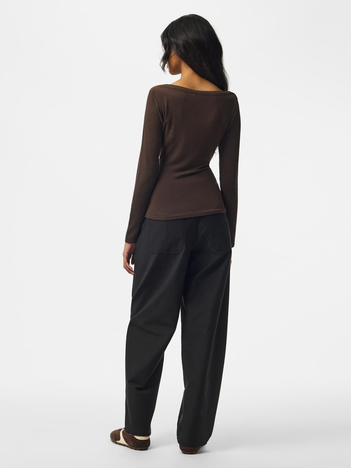 model_shot-back