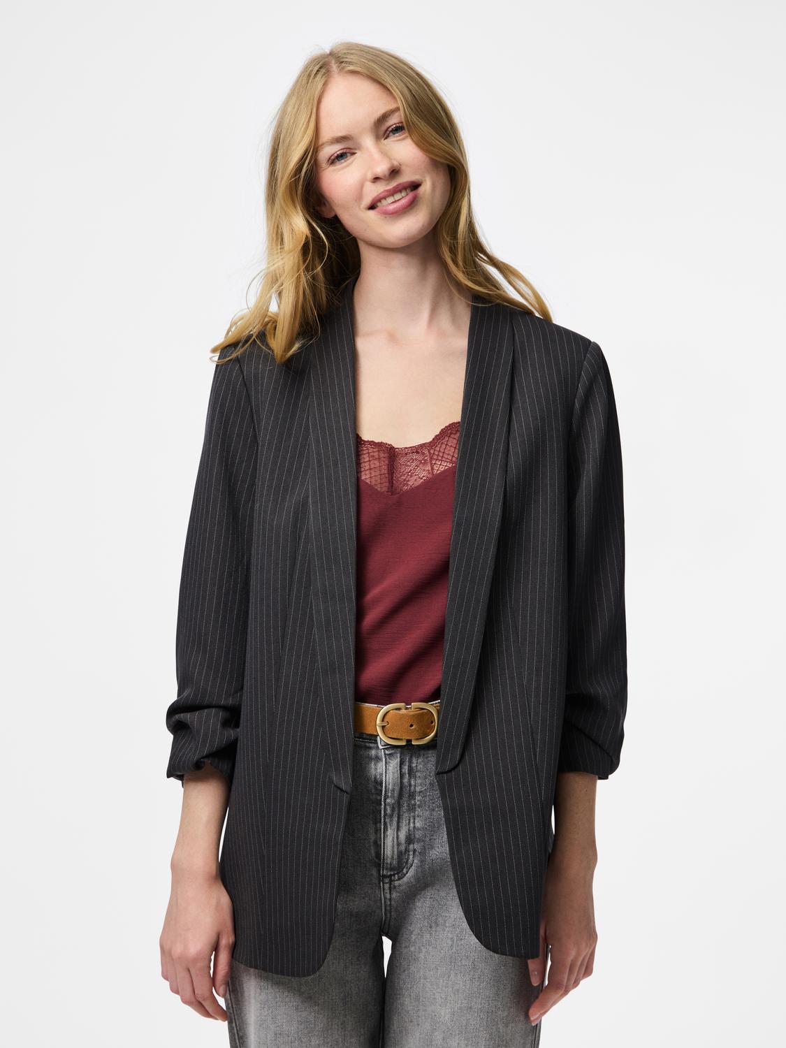 model_shot-front