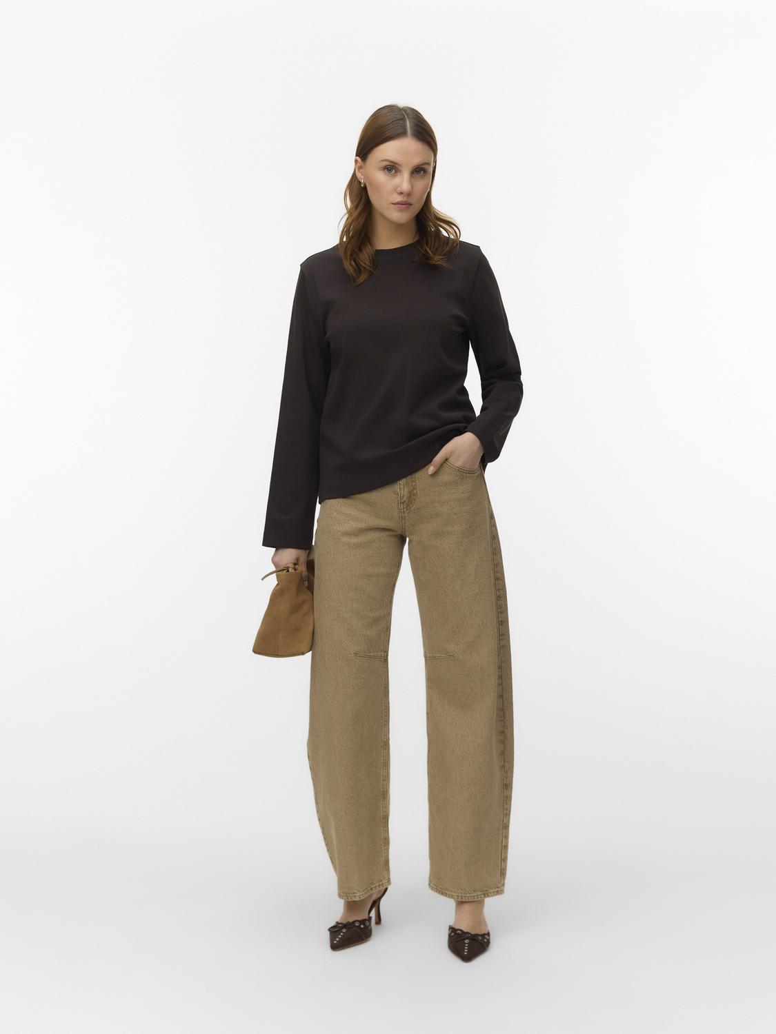 model_shot-front