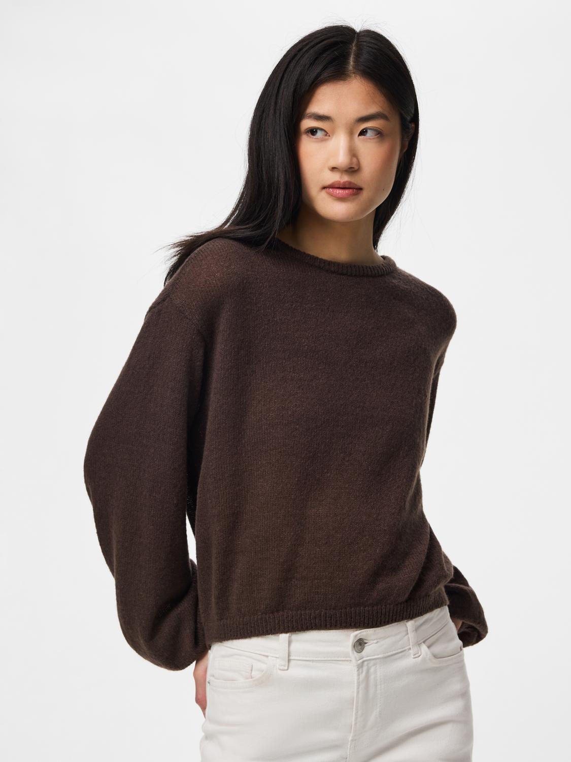 model_shot-front