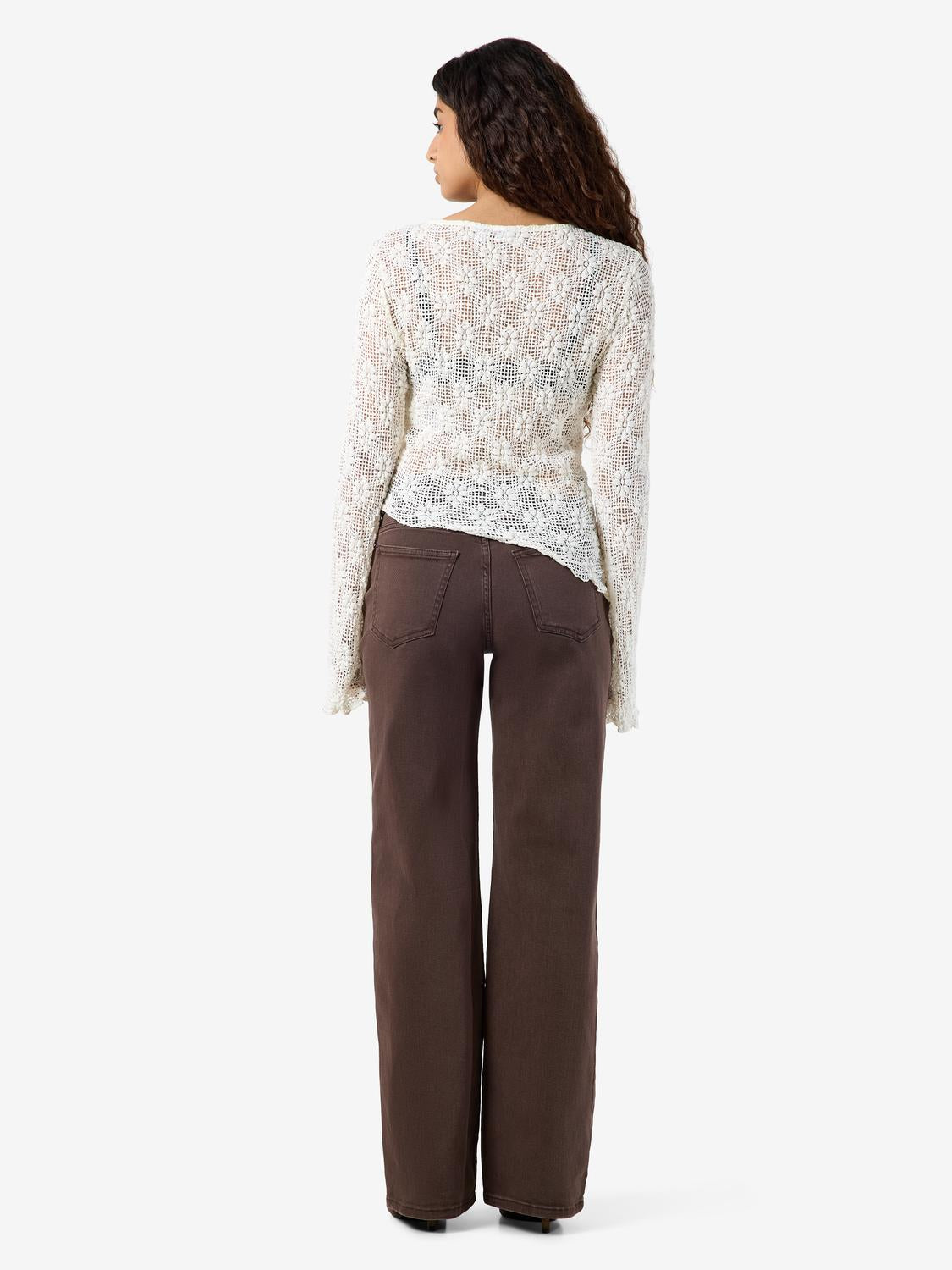 model_shot-front_full